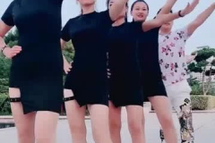 娱乐吃瓜美女,揭秘美女生吃瓜背后的故事